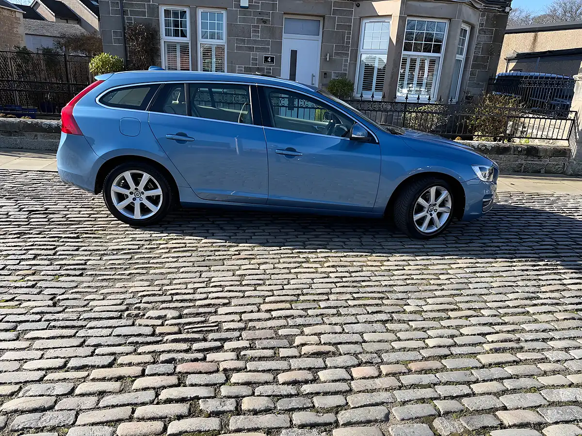 Used 2016 Volvo V60 Se Lux Nav Blue - Interior and Exterior details 11