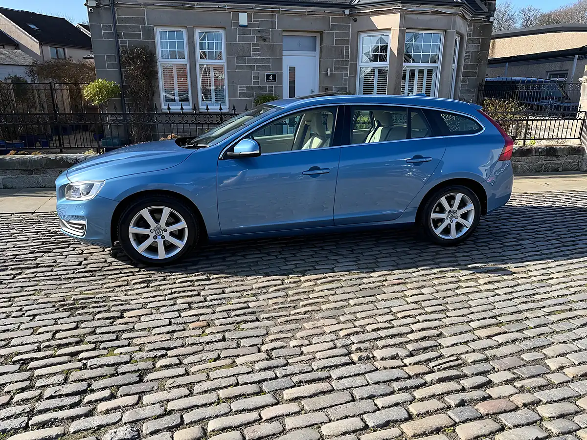 Used 2016 Volvo V60 Se Lux Nav Blue - Interior and Exterior details 13