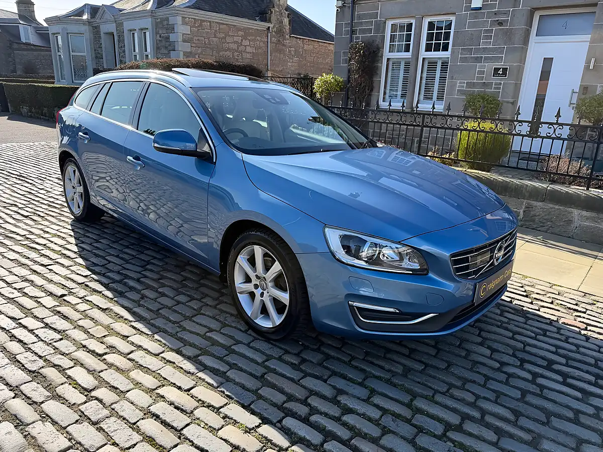 Used 2016 Volvo V60 Se Lux Nav Blue - Interior and Exterior details 6