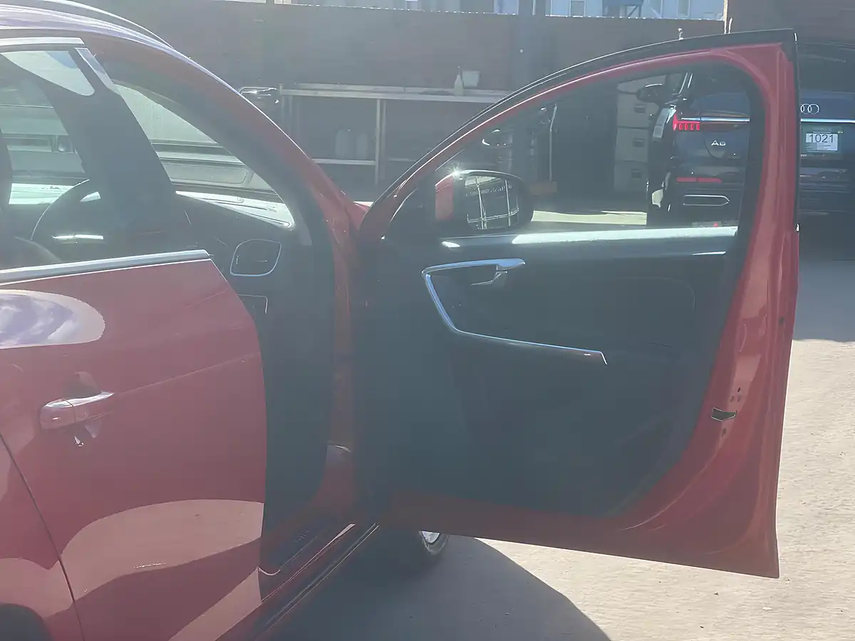 Used 2016 Volvo V60 Se Lux Nav Red - Interior and Exterior details 15