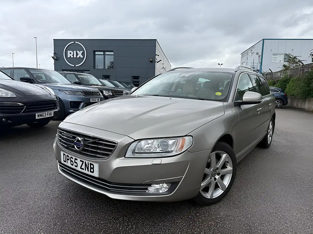 Used 2016 Volvo V70 Se Lux Gold - Front View