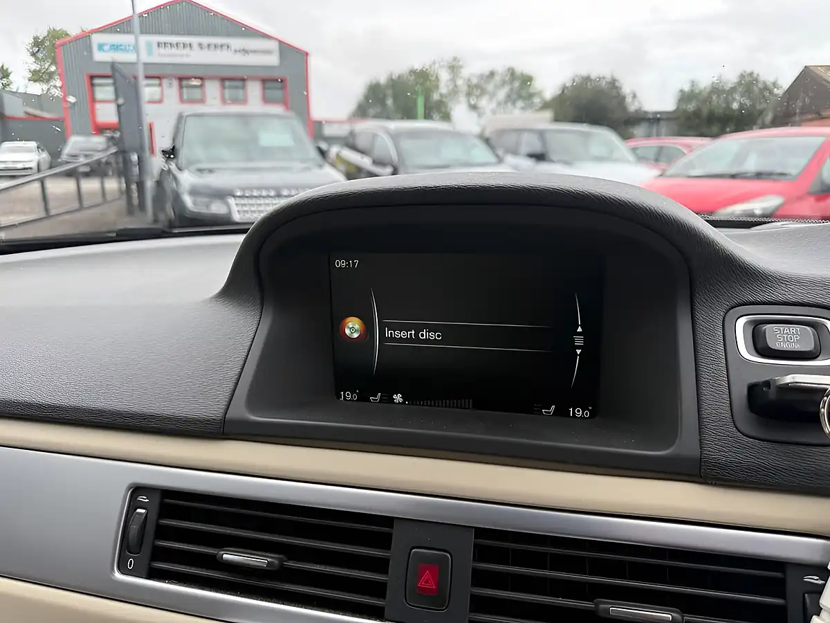 Used 2016 Volvo V70 Se Lux Gold - Interior and Exterior details 14