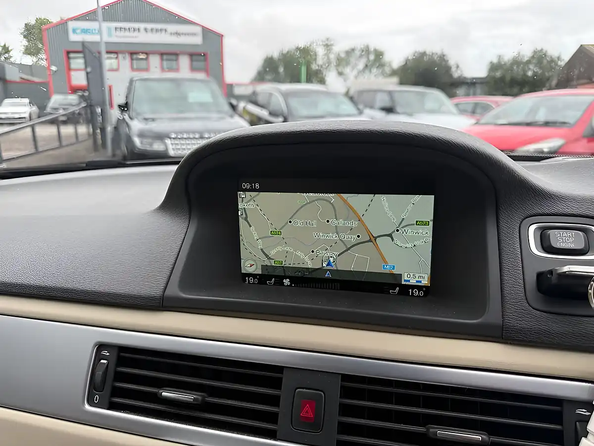 Used 2016 Volvo V70 Se Lux Gold - Interior and Exterior details 15