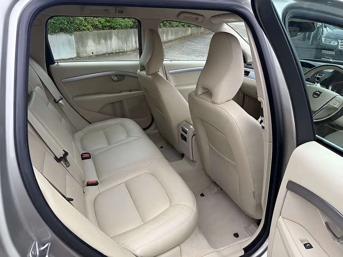 Used 2016 Volvo V70 Se Lux Gold - Interior and Exterior details 18
