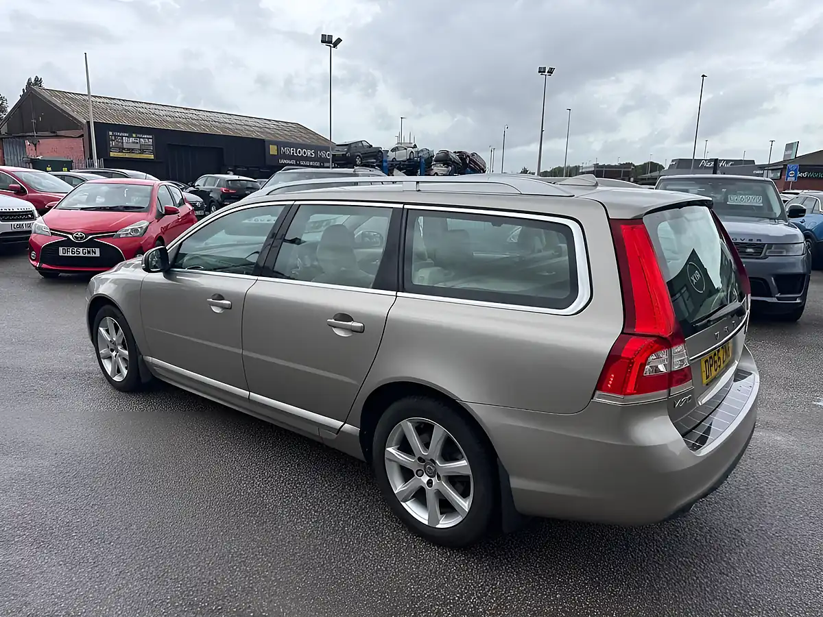 Used 2016 Volvo V70 Se Lux Gold - Interior and Exterior details 4