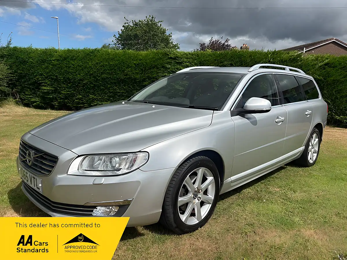Used 2016 Volvo V70 Se Lux Silver - Front View