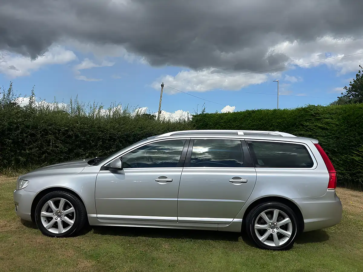 Used 2016 Volvo V70 Se Lux Silver - Interior and Exterior details 11