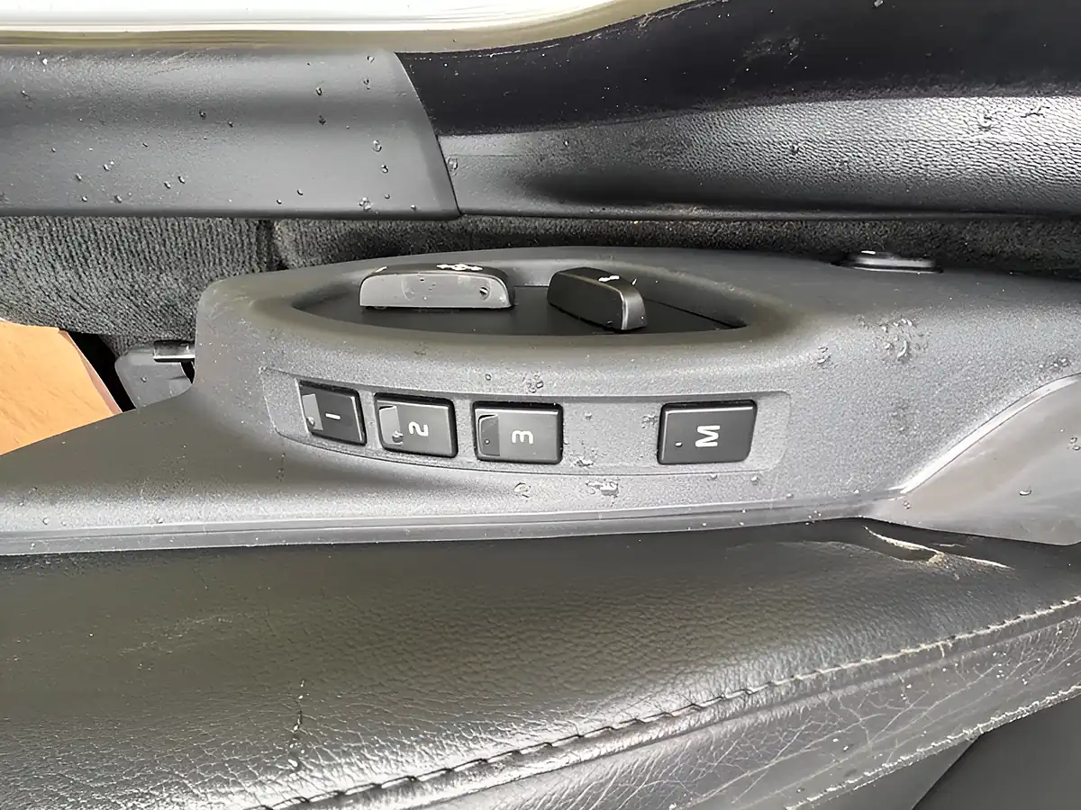 Used 2016 Volvo V70 Se Lux Silver - Interior and Exterior details 13
