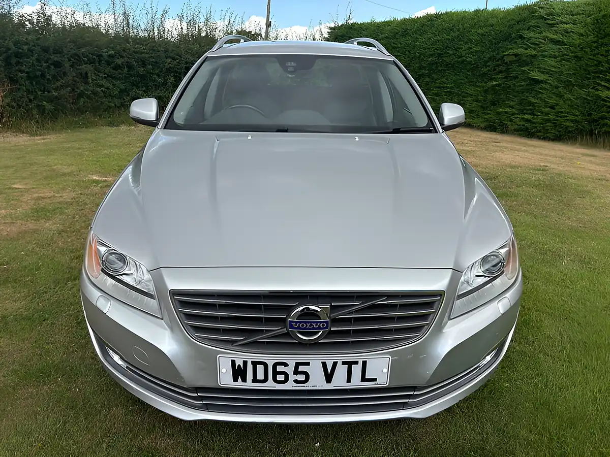 Used 2016 Volvo V70 Se Lux Silver - Interior and Exterior details 3