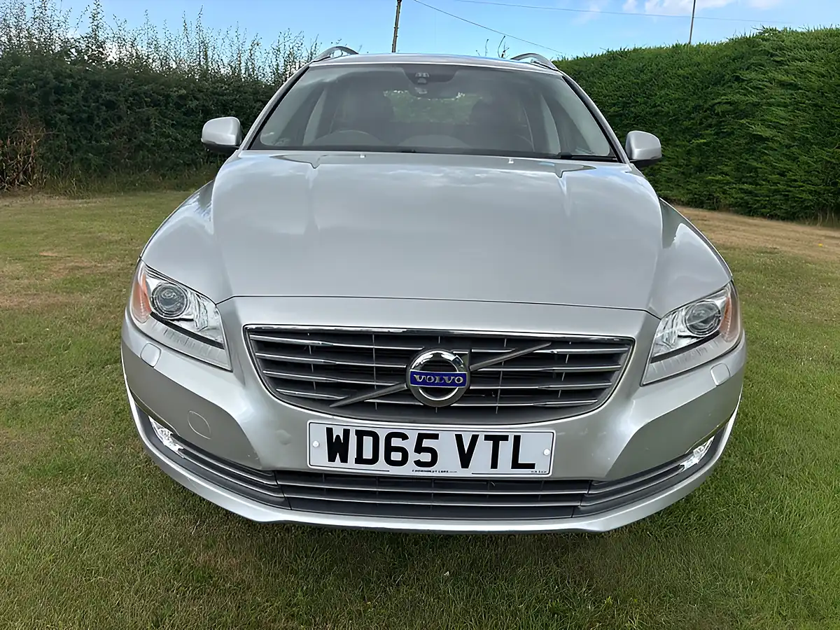 Used 2016 Volvo V70 Se Lux Silver - Interior and Exterior details 4