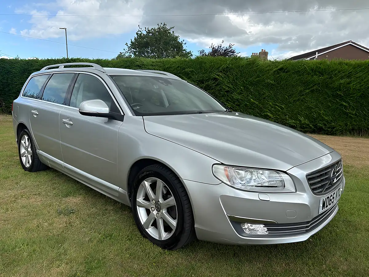Used 2016 Volvo V70 Se Lux Silver - Interior and Exterior details 5