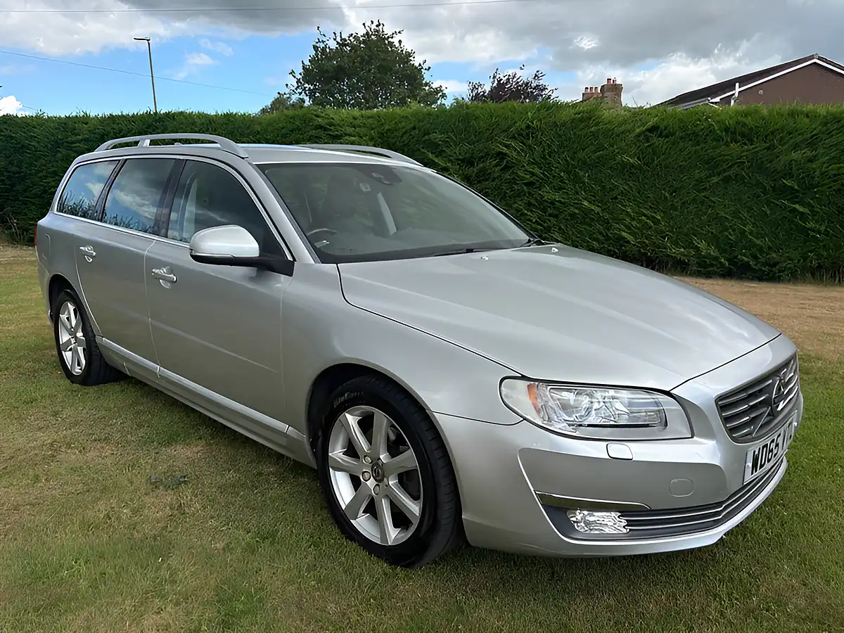 Used 2016 Volvo V70 Se Lux Silver - Interior and Exterior details 6