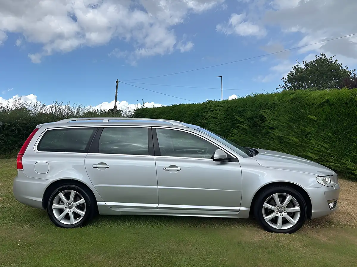 Used 2016 Volvo V70 Se Lux Silver - Interior and Exterior details 7