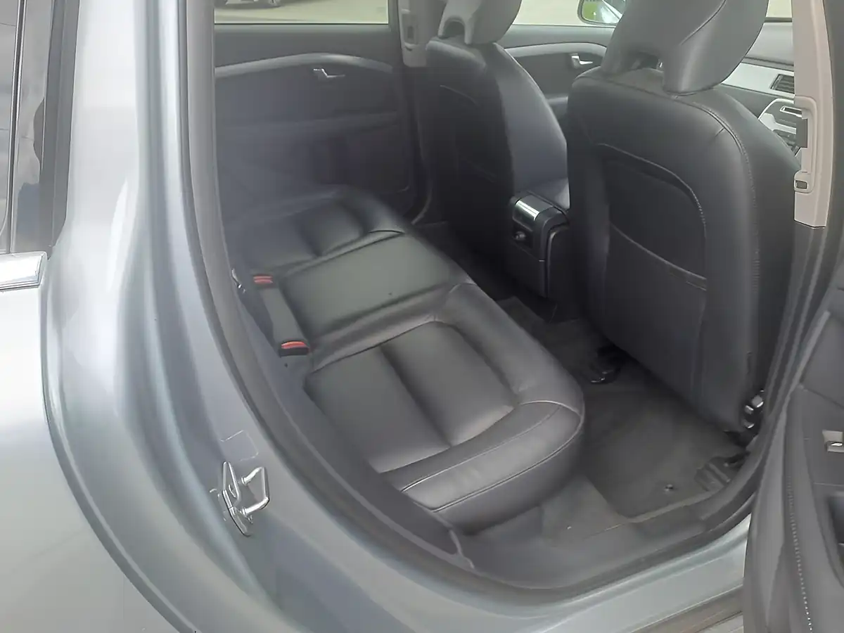 Used 2016 Volvo V70 Se Nav Silver - Interior and Exterior details 11