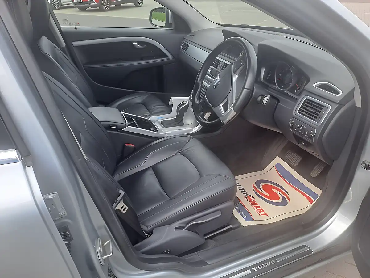 Used 2016 Volvo V70 Se Nav Silver - Interior and Exterior details 2