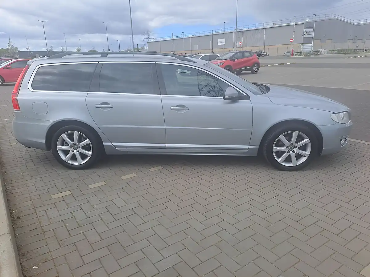 Used 2016 Volvo V70 Se Nav Silver - Interior and Exterior details 4