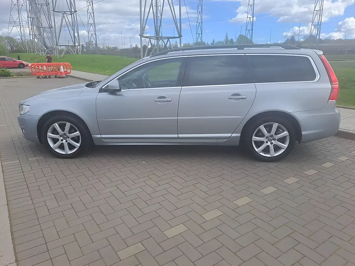 Used 2016 Volvo V70 Se Nav Silver - Interior and Exterior details 7