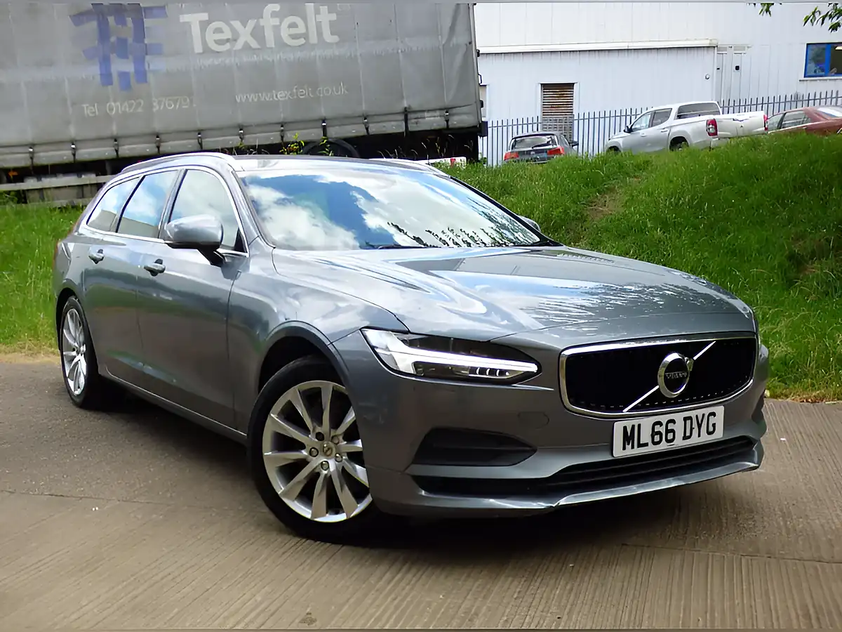 Used 2016 Volvo V90 Momentum Grey - Front View