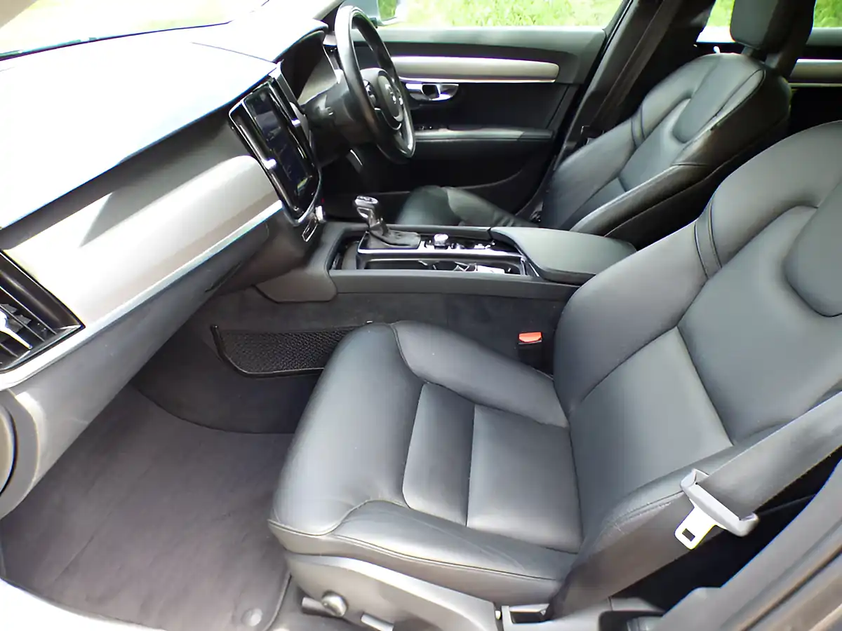 Used 2016 Volvo V90 Momentum Grey - Interior and Exterior details 13
