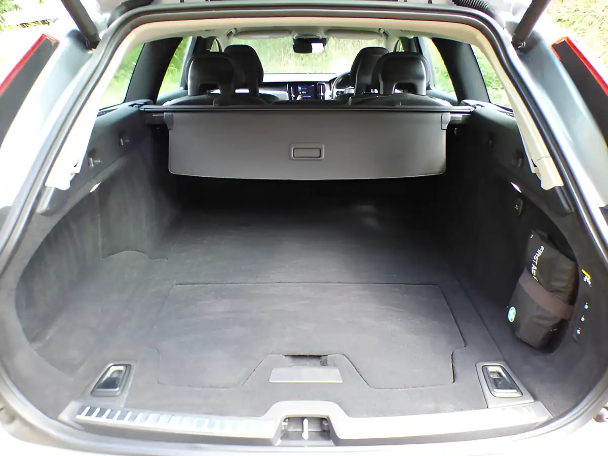 Used 2016 Volvo V90 Momentum Grey - Interior and Exterior details 19