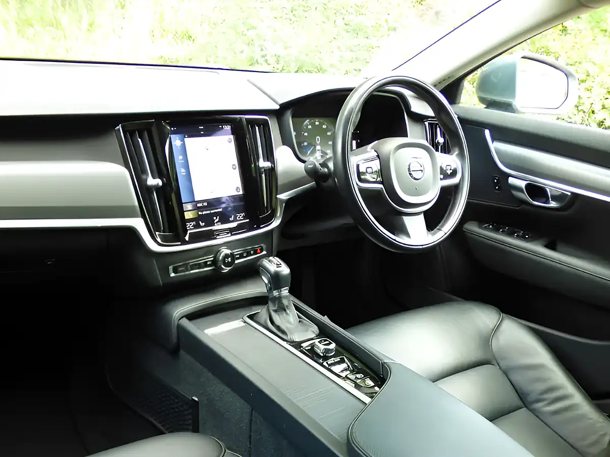 Used 2016 Volvo V90 Momentum Grey - Interior and Exterior details 3