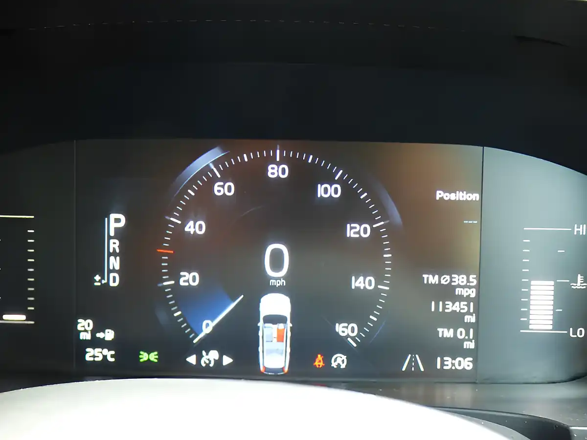 Used 2016 Volvo V90 Momentum Grey - Interior and Exterior details 8