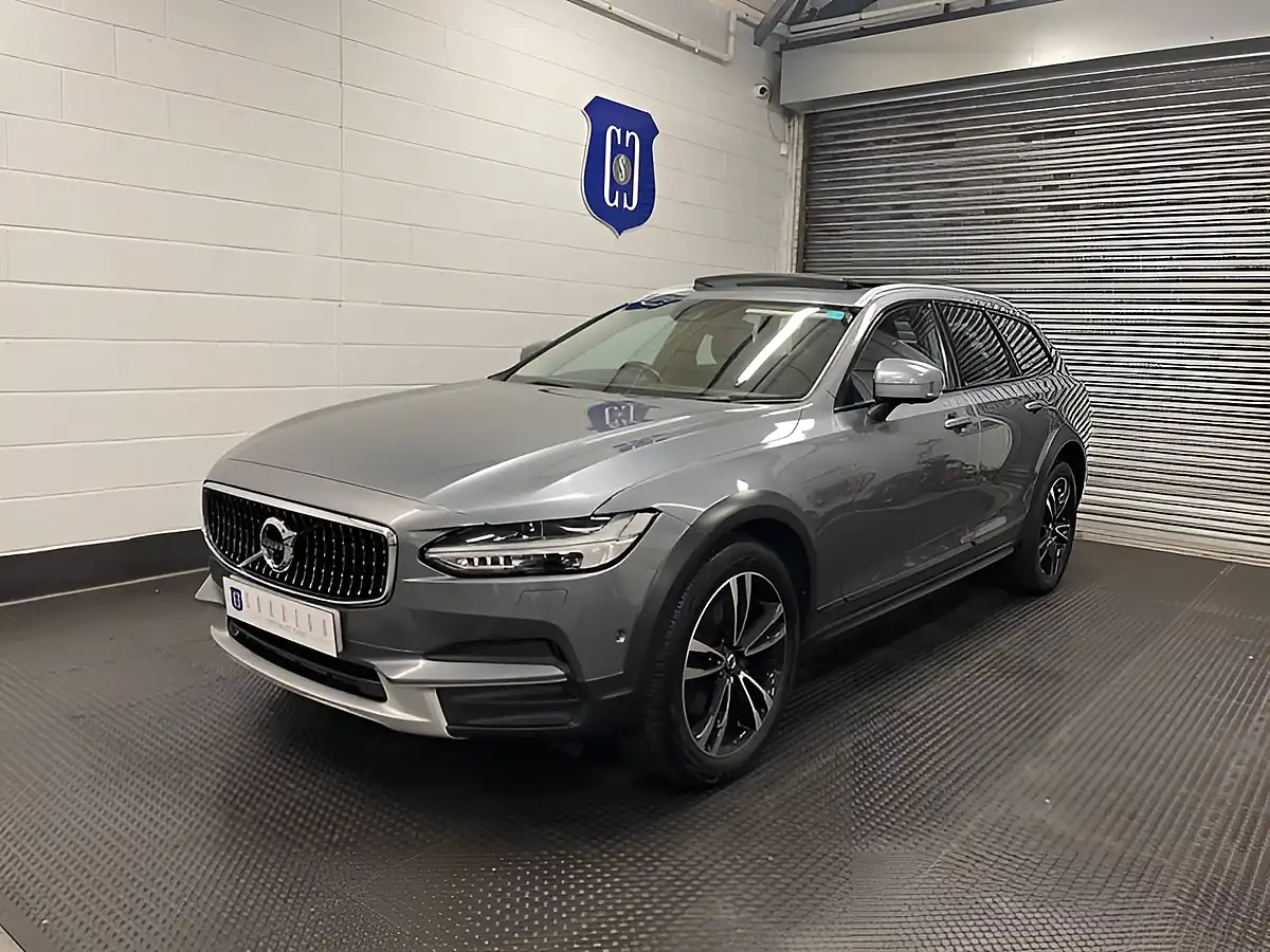 Used 2016 Volvo V90 Xenium Pack Grey - Front View