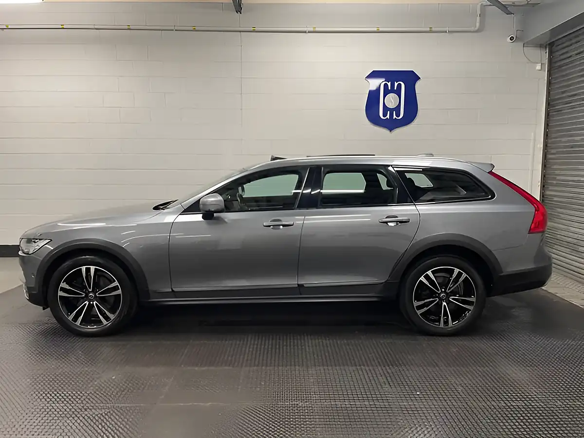 Used 2016 Volvo V90 Xenium Pack Grey - Interior and Exterior details 4