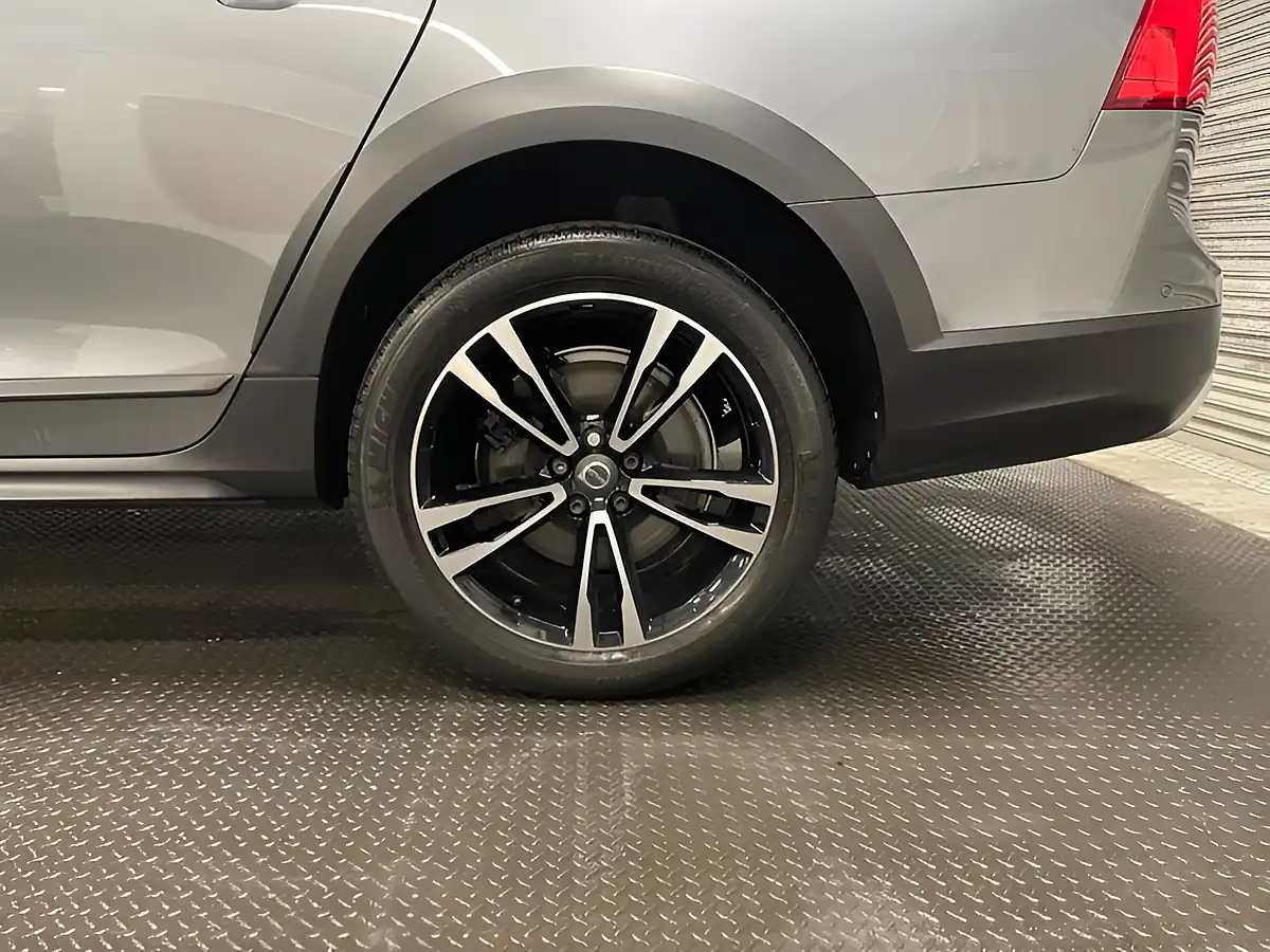 Used 2016 Volvo V90 Xenium Pack Grey - Interior and Exterior details 6