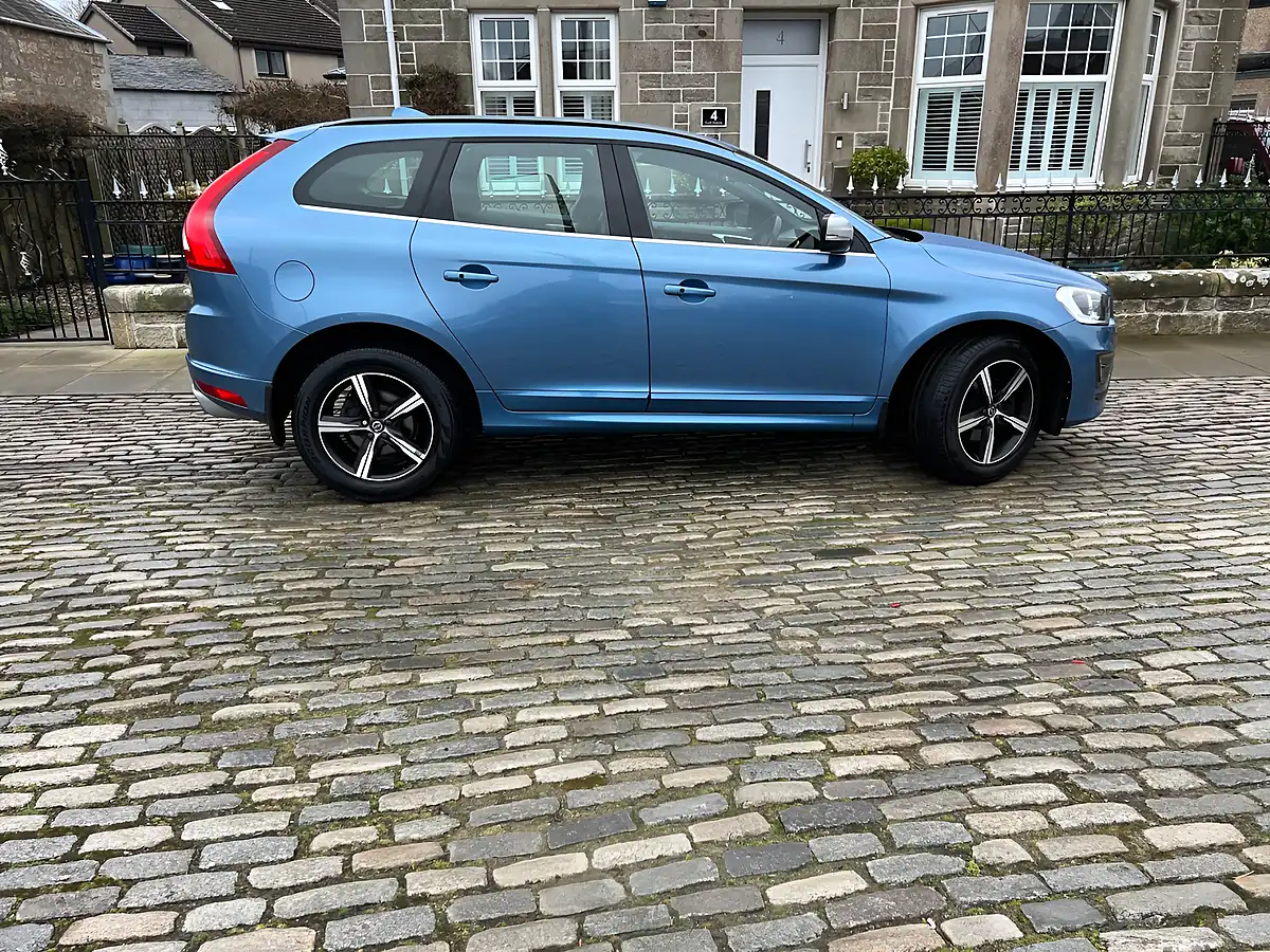 Used 2016 Volvo XC60 R-Design Blue - Interior and Exterior details 15