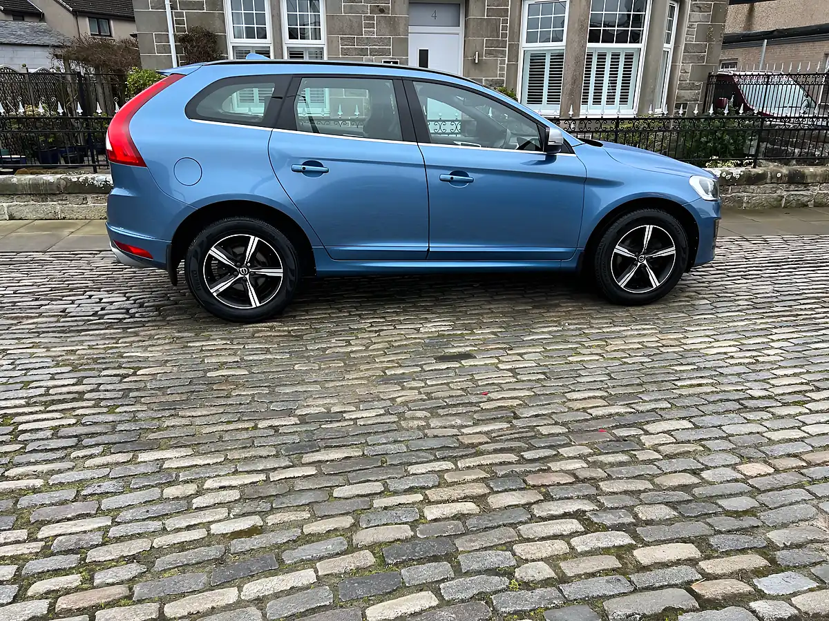Used 2016 Volvo XC60 R-Design Blue - Interior and Exterior details 5