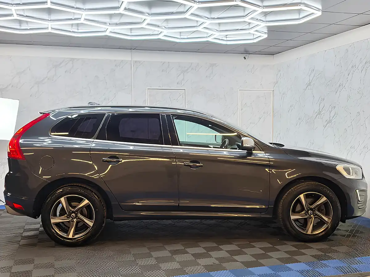 Used 2016 Volvo XC60 R-Design Grey - Interior and Exterior details 10