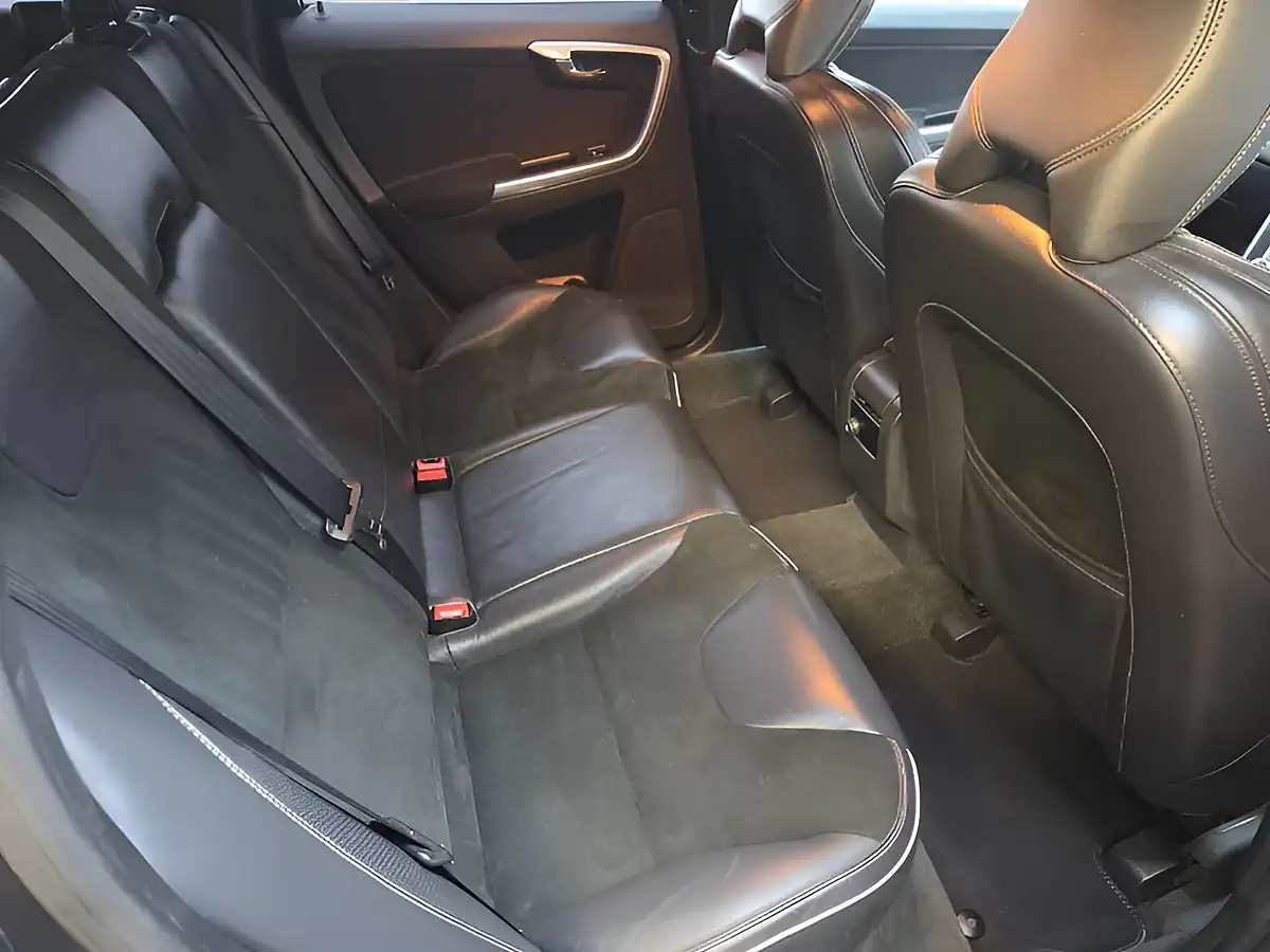 Used 2016 Volvo XC60 R-Design Grey - Interior and Exterior details 15