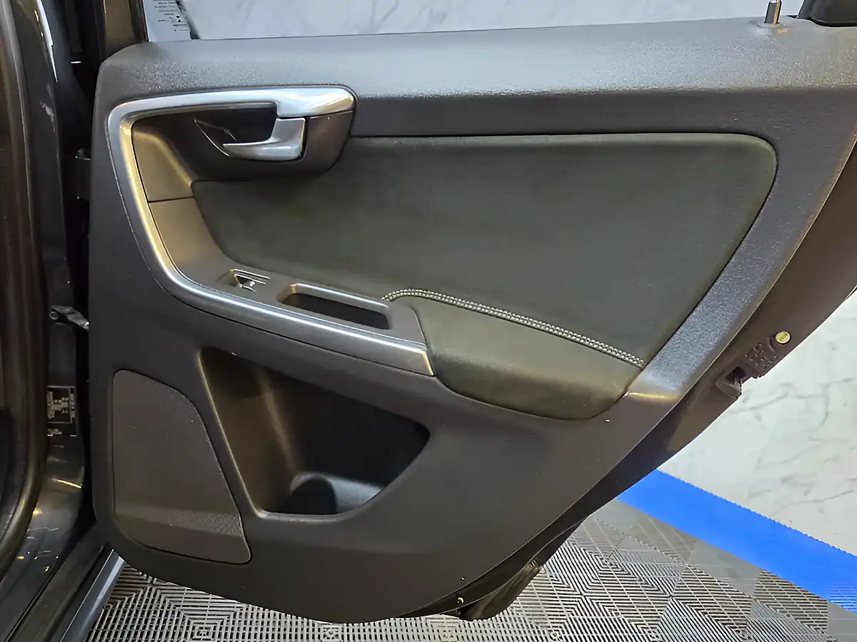 Used 2016 Volvo XC60 R-Design Grey - Interior and Exterior details 18