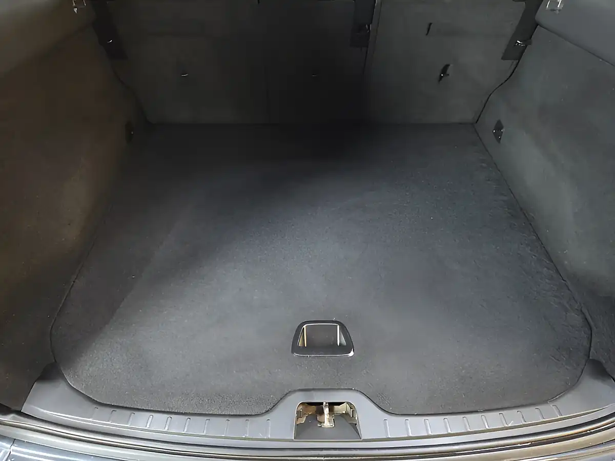 Used 2016 Volvo XC60 R-Design Grey - Interior and Exterior details 19