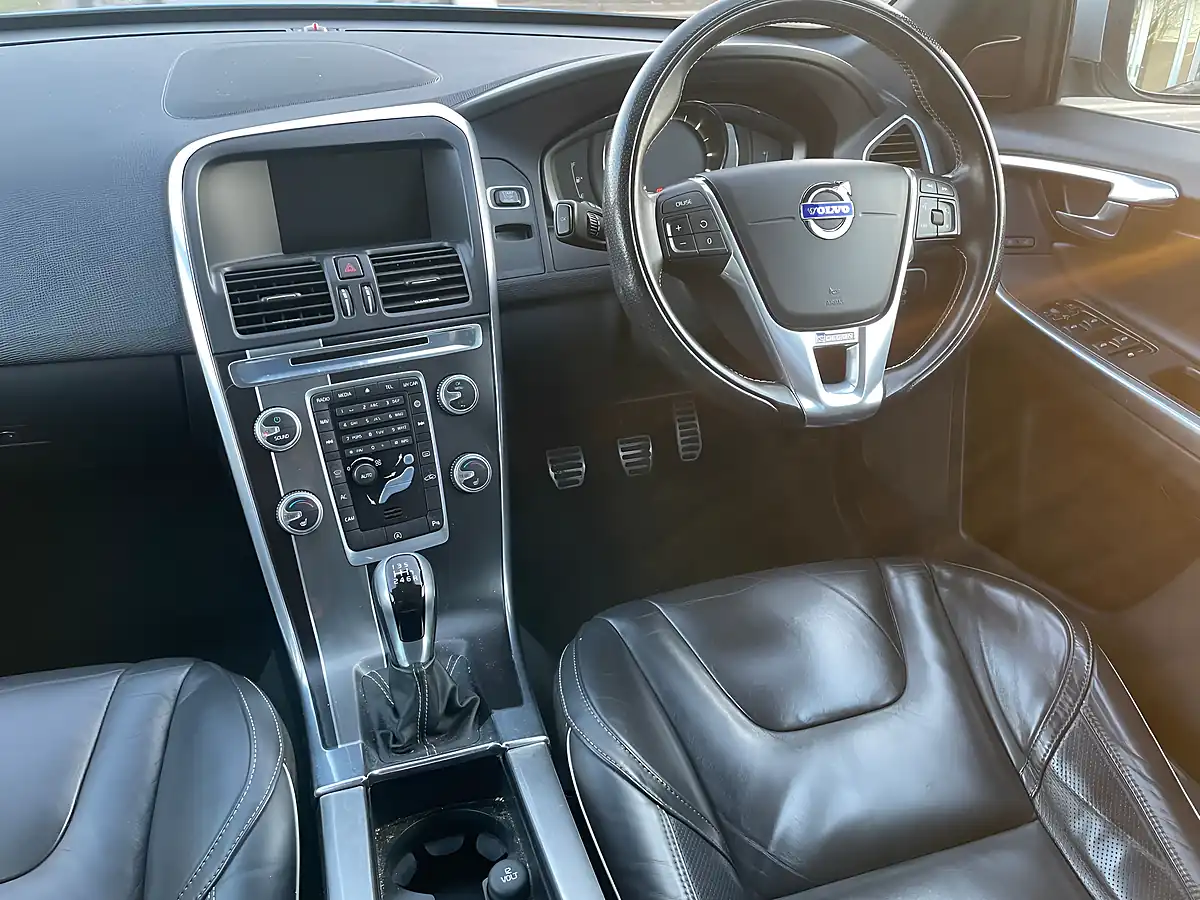 Used 2016 Volvo XC60 R-Design Lux Blue - Interior and Exterior details 11