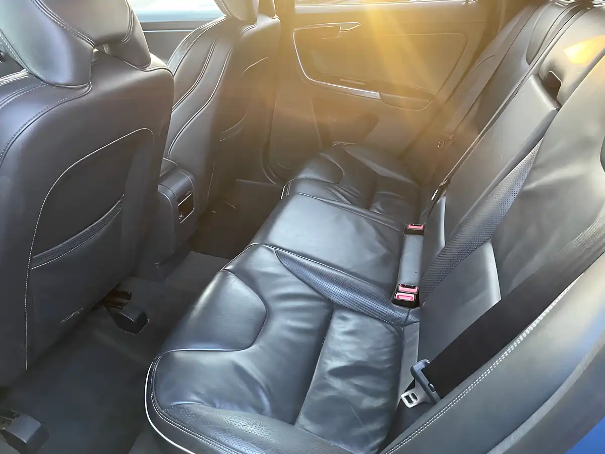 Used 2016 Volvo XC60 R-Design Lux Blue - Interior and Exterior details 13