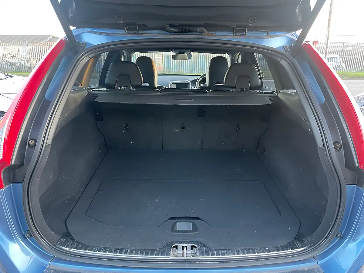 Used 2016 Volvo XC60 R-Design Lux Blue - Interior and Exterior details 20
