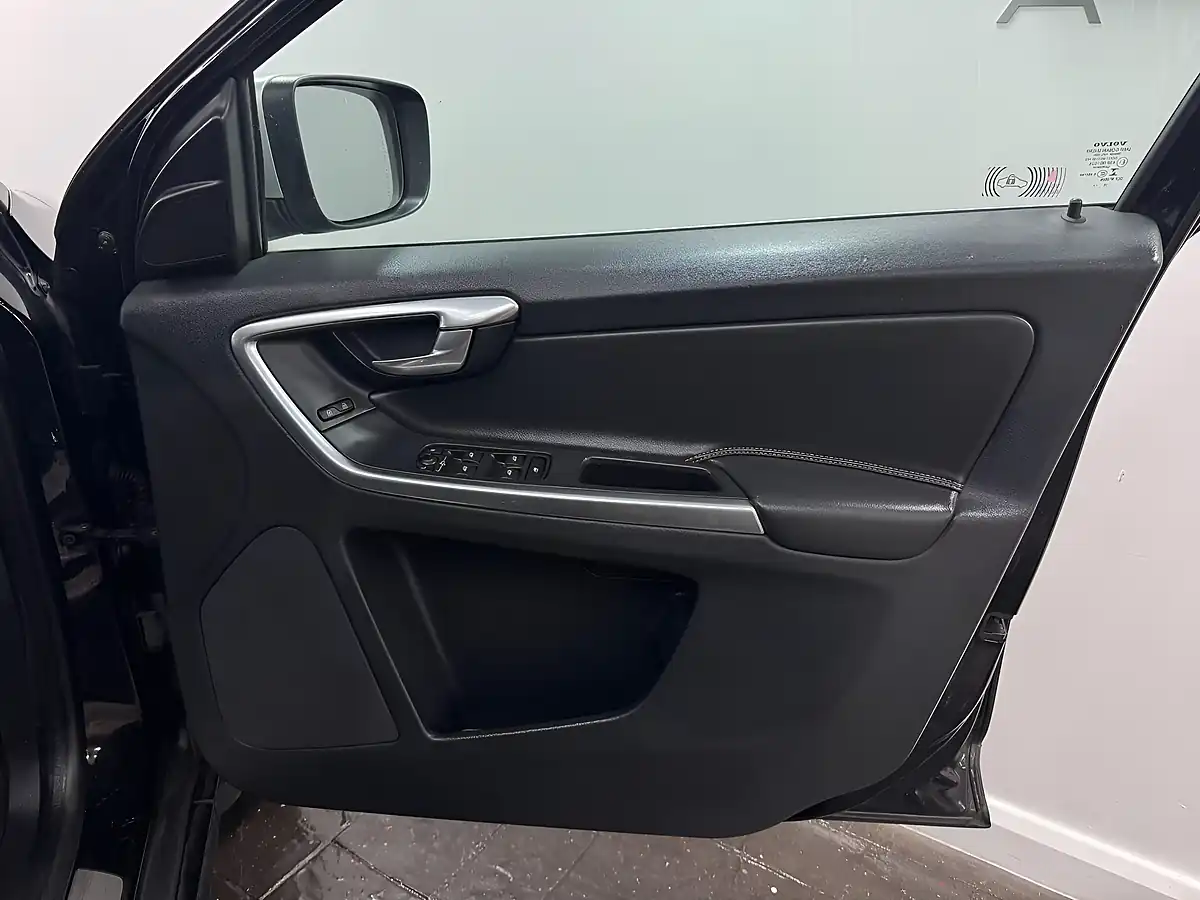 Used 2016 Volvo XC60 R-Design Lux Nav Black - Interior and Exterior details 13