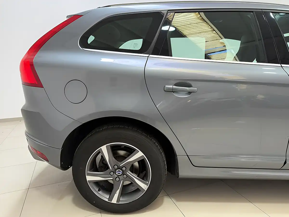 Used 2016 Volvo XC60 R-Design Lux Nav Grey - Interior and Exterior details 10