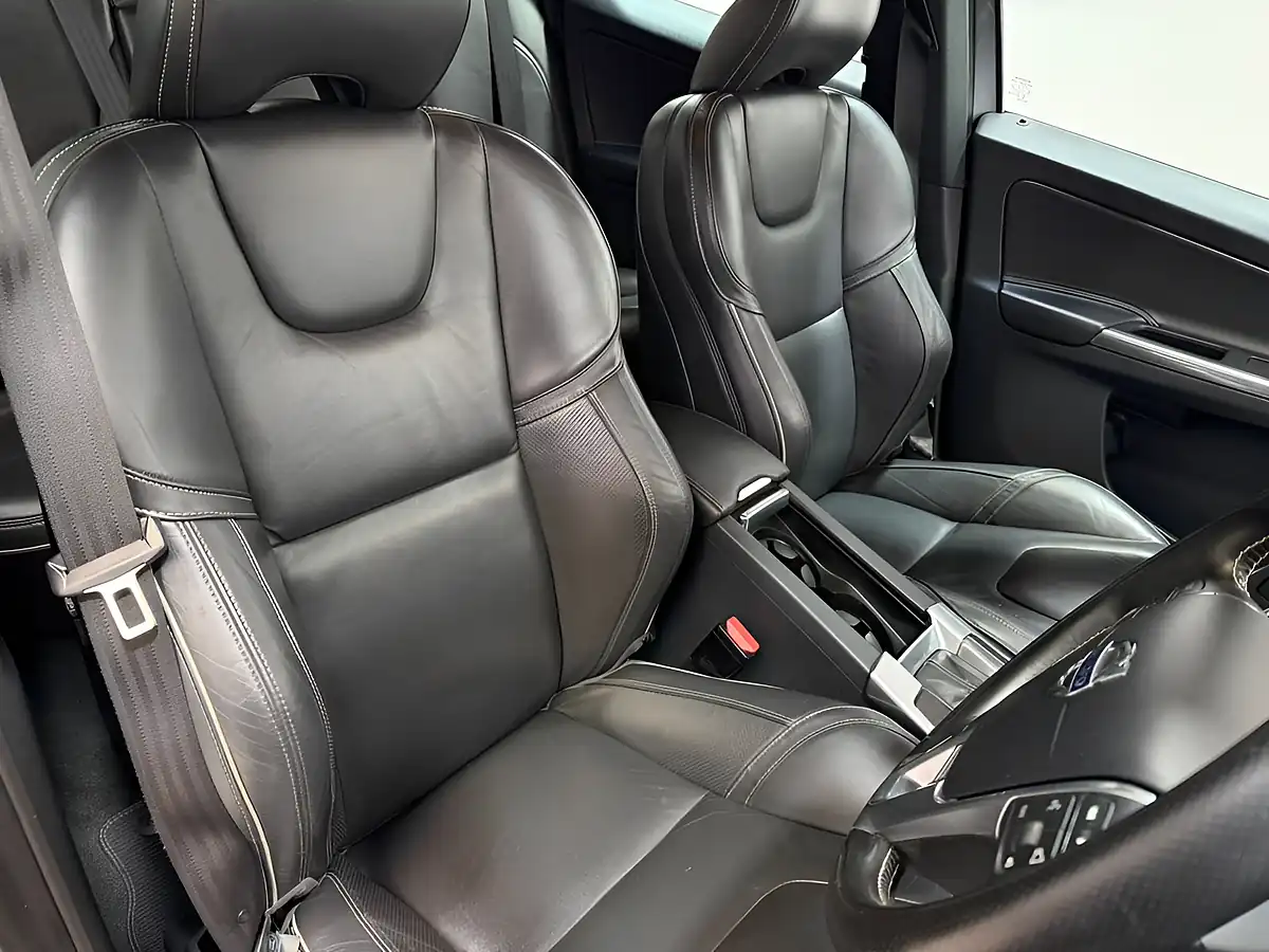 Used 2016 Volvo XC60 R-Design Lux Nav Grey - Interior and Exterior details 13