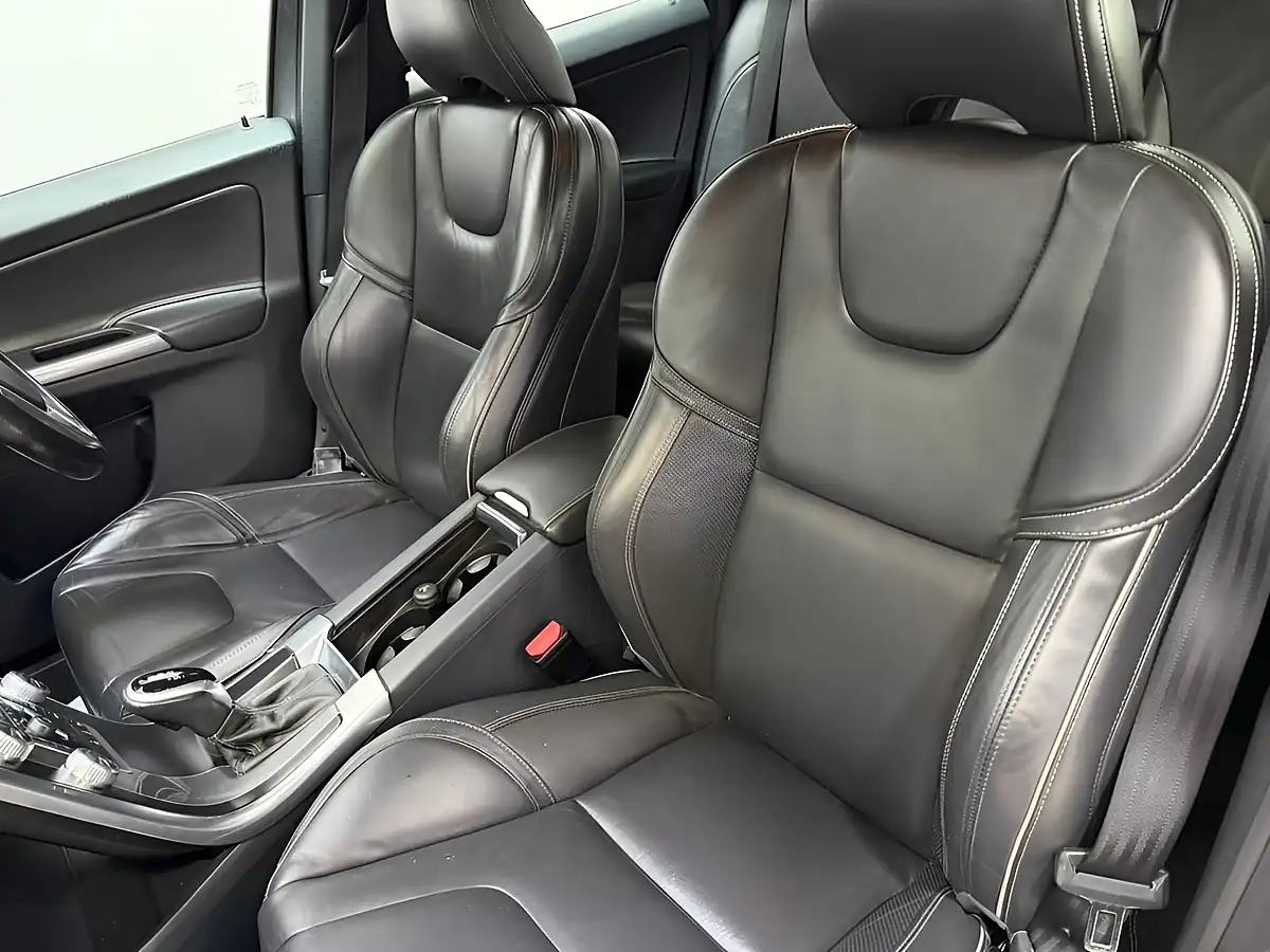 Used 2016 Volvo XC60 R-Design Lux Nav Grey - Interior and Exterior details 15