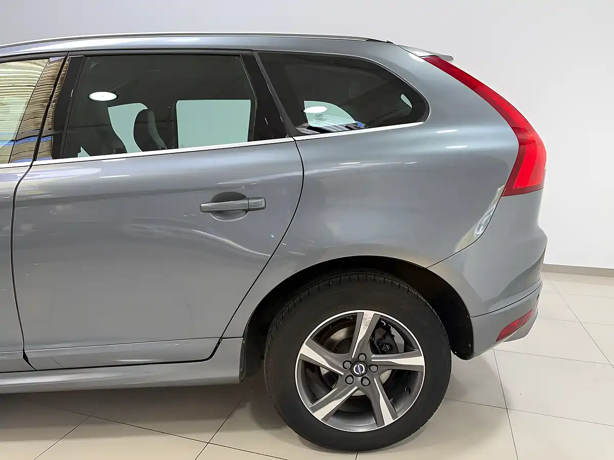 Used 2016 Volvo XC60 R-Design Lux Nav Grey - Interior and Exterior details 6