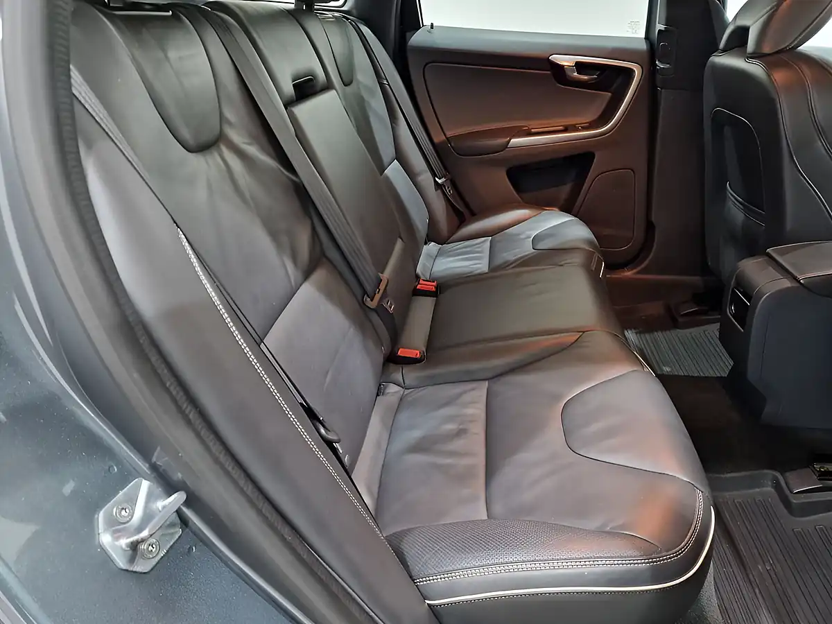 Used 2016 Volvo XC60 R-Design Lux Osmium Grey - Interior and Exterior details 13