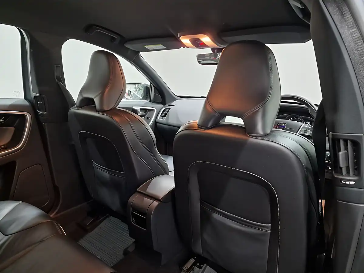 Used 2016 Volvo XC60 R-Design Lux Osmium Grey - Interior and Exterior details 15