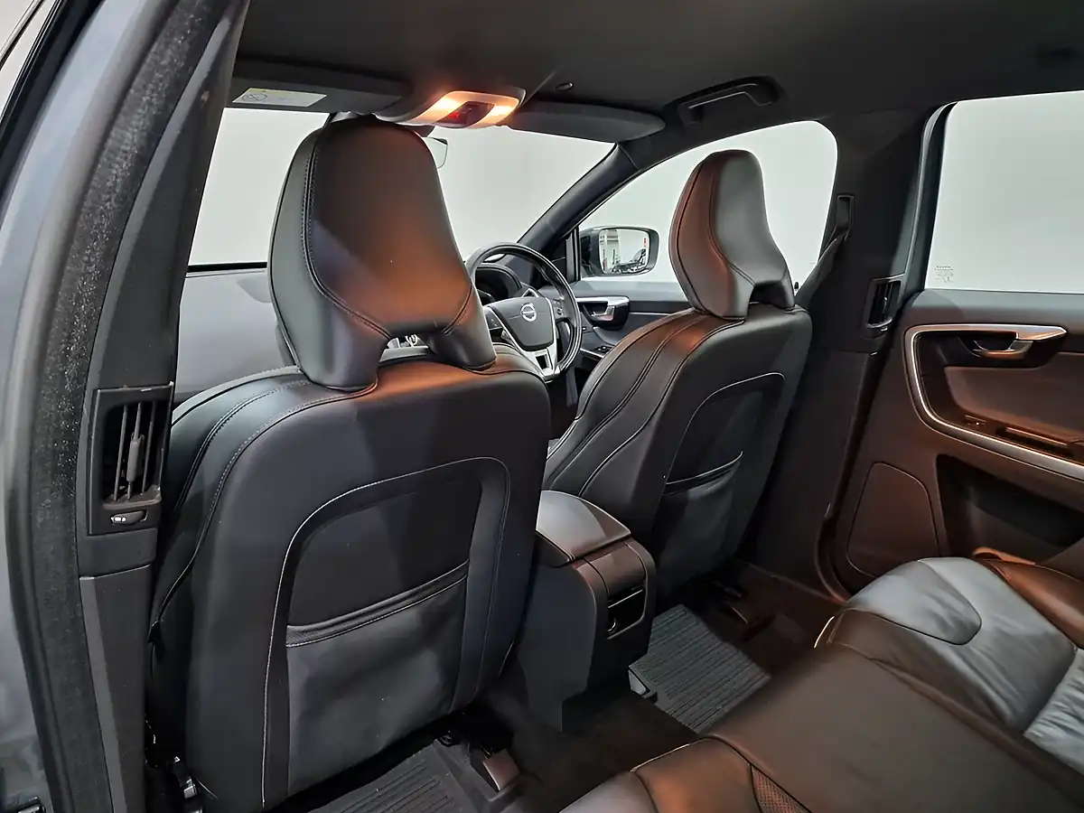 Used 2016 Volvo XC60 R-Design Lux Osmium Grey - Interior and Exterior details 20