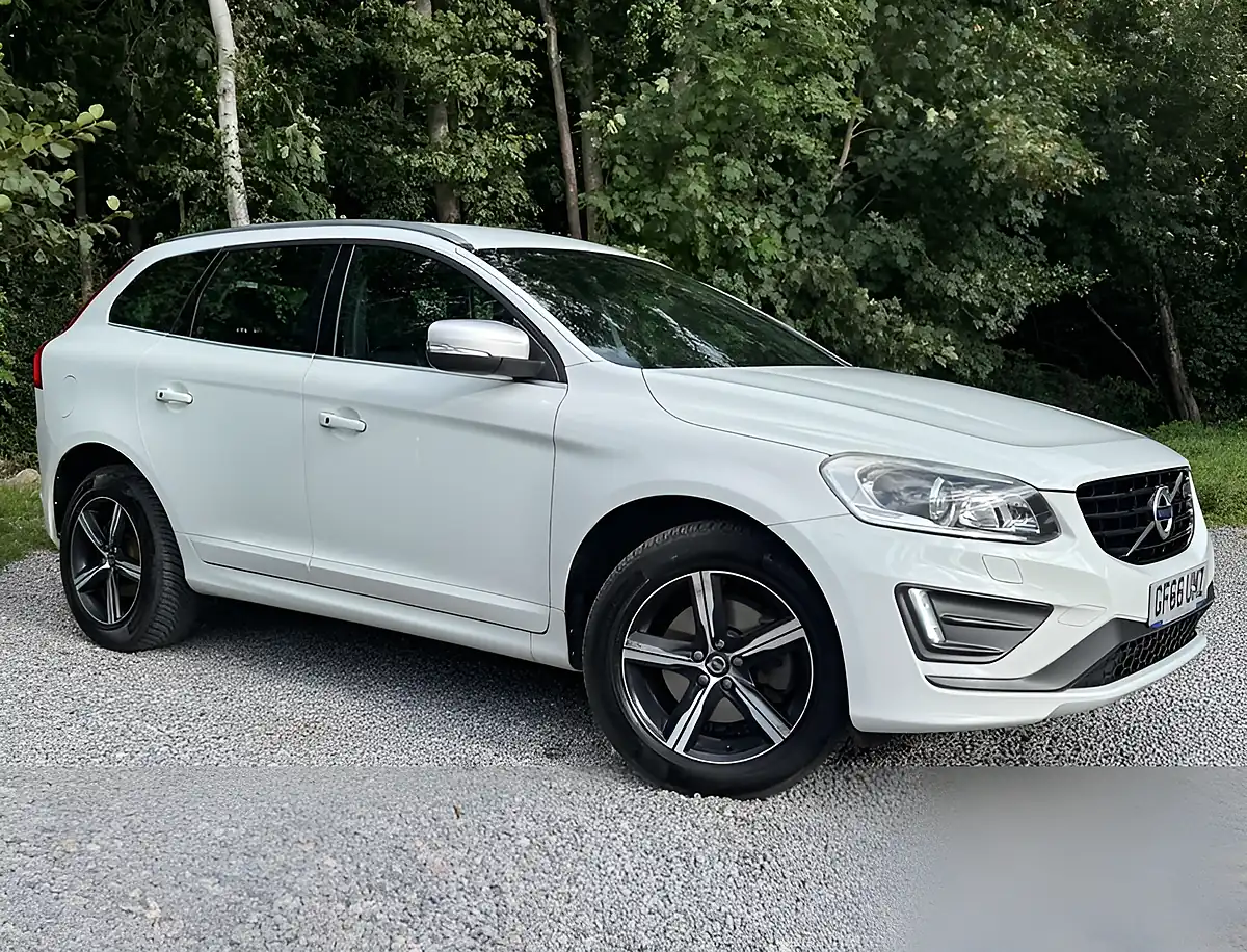 Used 2016 Volvo XC60 R-Design Luxury Nav Ice White - Front View