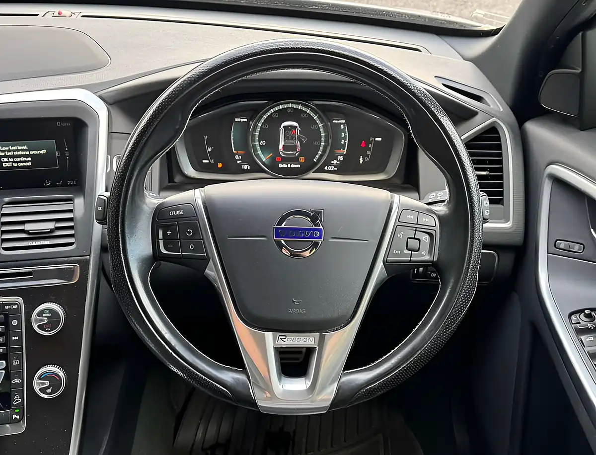 Used 2016 Volvo XC60 R-Design Luxury Nav Ice White - Interior and Exterior details 10