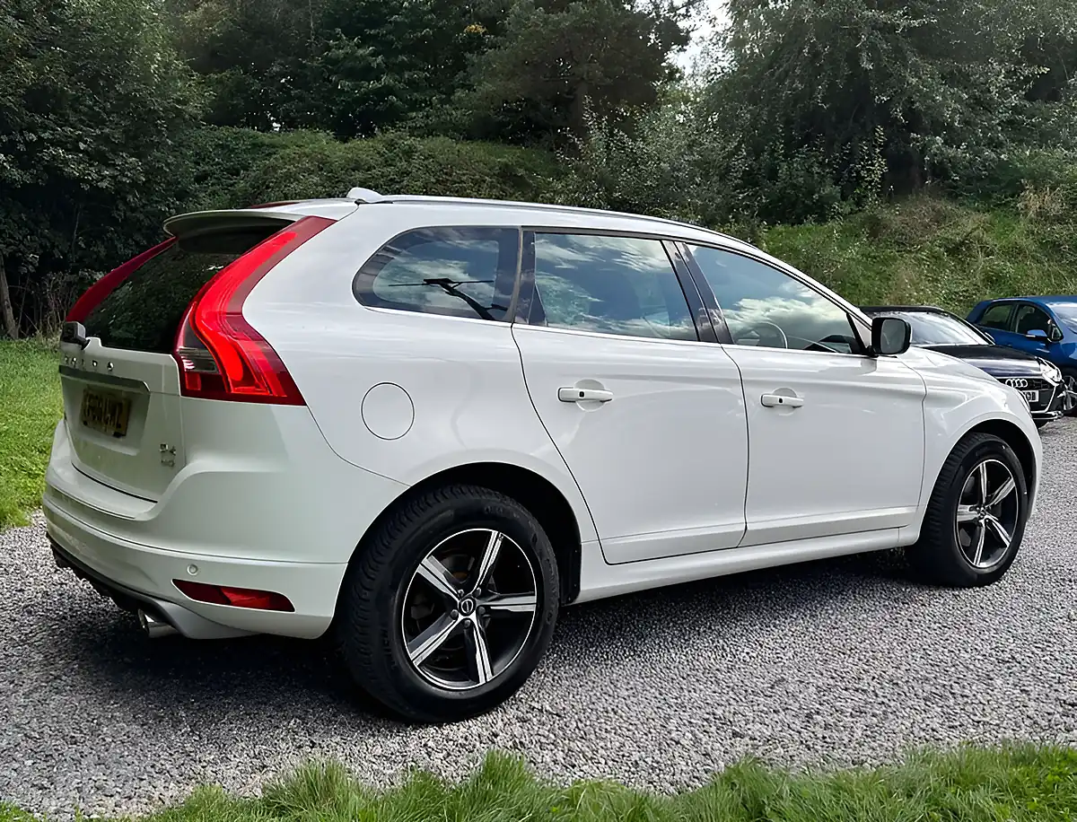 Used 2016 Volvo XC60 R-Design Luxury Nav Ice White - Interior and Exterior details 3