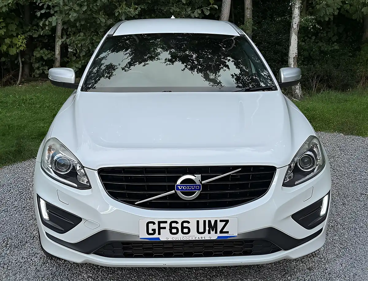 Used 2016 Volvo XC60 R-Design Luxury Nav Ice White - Interior and Exterior details 8